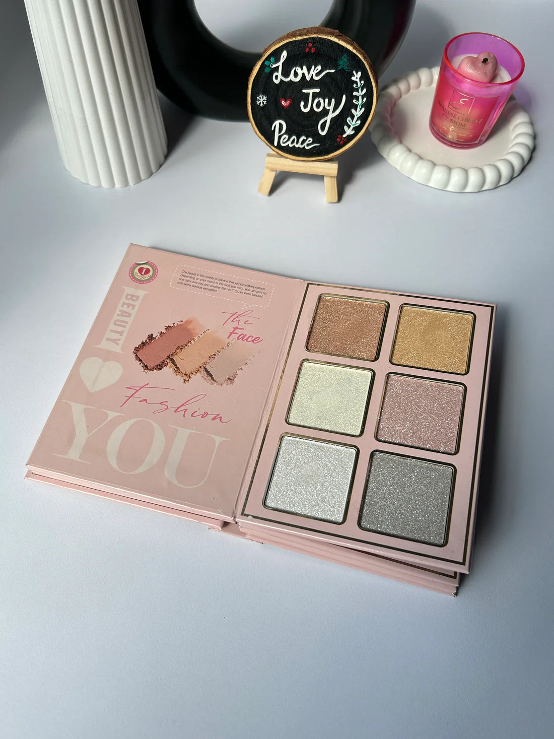 Auraaa 5 Pages Makeup Kit