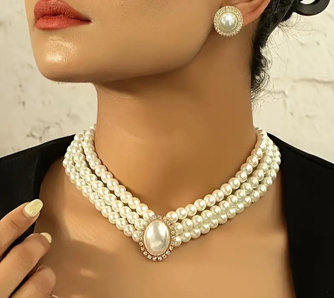 Unique Artificial White Pearl Necklace