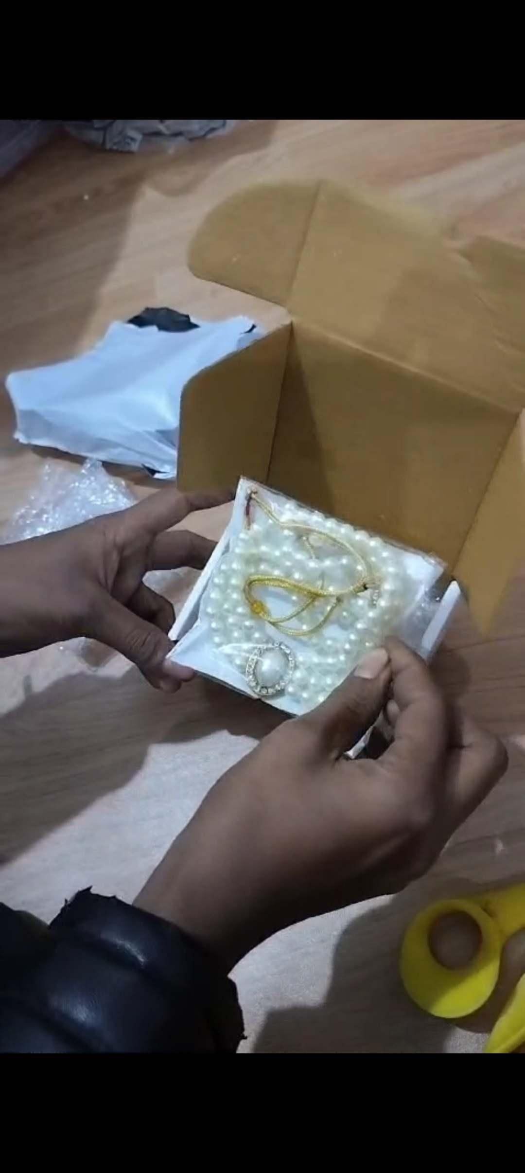 Unique Artificial White Pearl Necklace